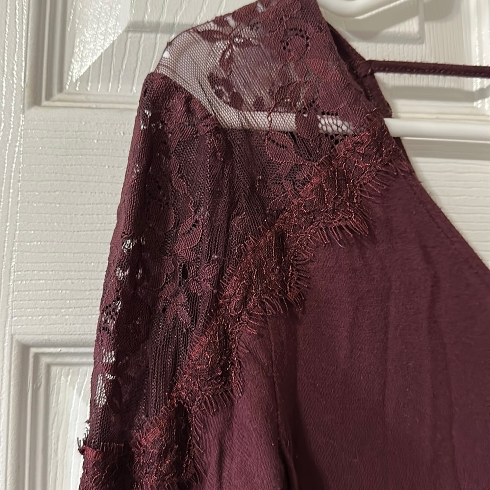 Soft and sexy American Eagle long sleeve shirt with lace trim